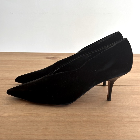 Celine Black Velvet Soft V Heels Size 39.5 - Picture 4 of 5